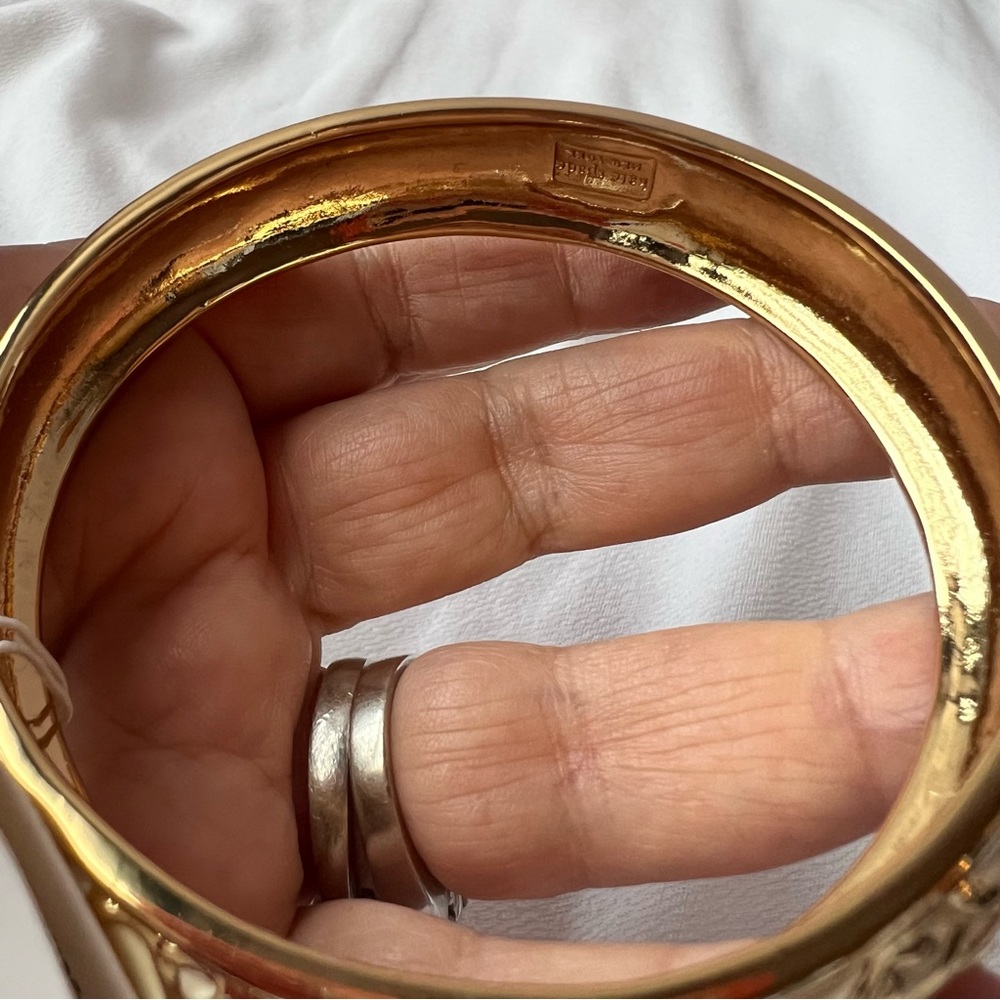 Kate Spade gold tone cream enamel wide bangle bracelet BNWT - Picture 13 of 16